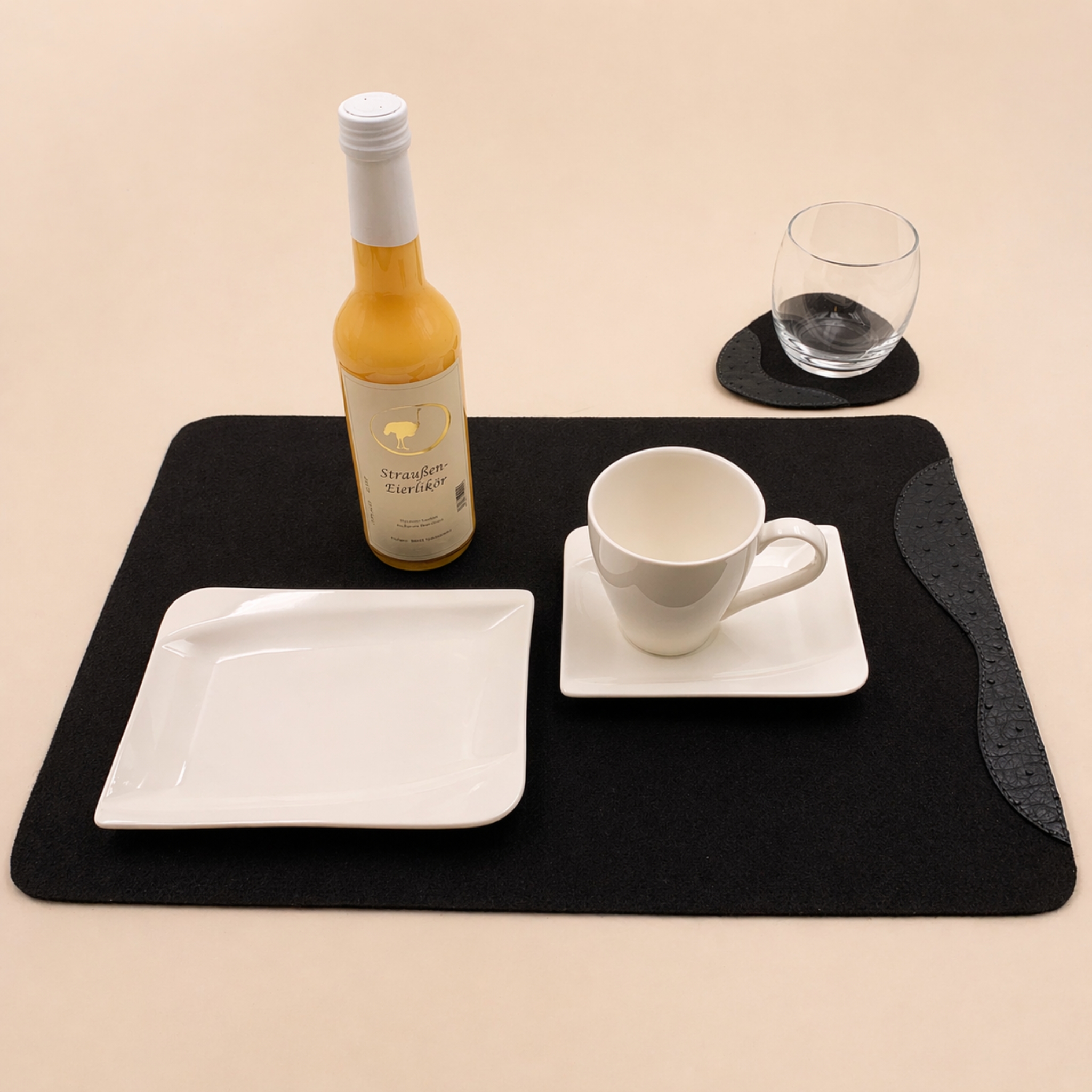 Filz-Tischset mit Straußenleder-Applikation